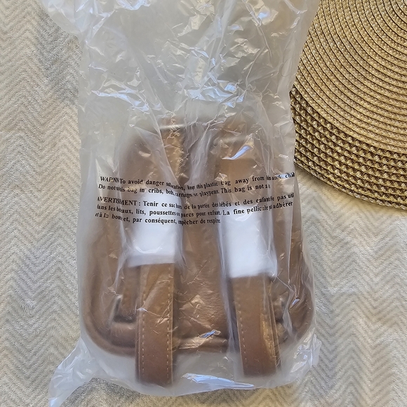 Bath And Body Works Gingerbread House Mini Backpack - Picture 3 of 9